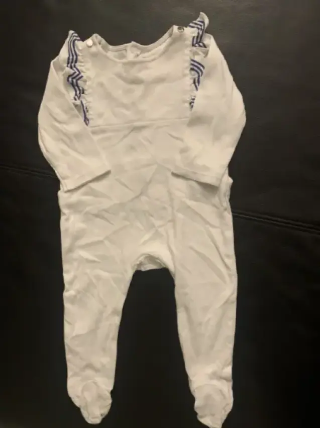 Jacadi Strampler Weiss Rüschen