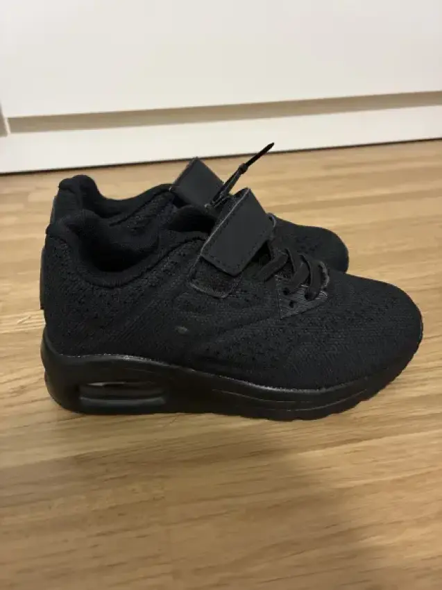 Turnschuh schwarz NEU