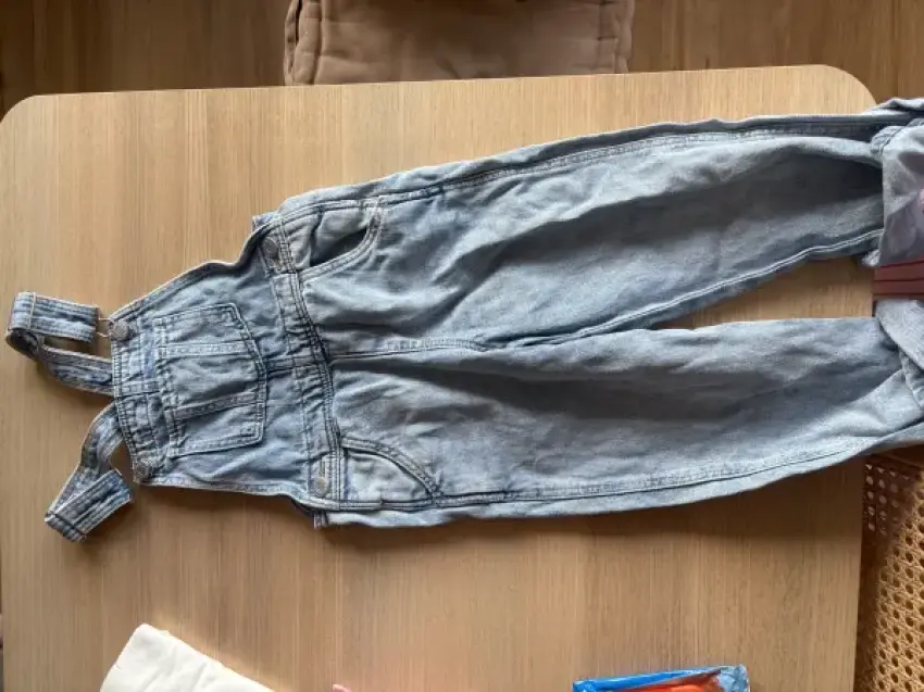 Jeanslatzhose ungetragen Gr. 104