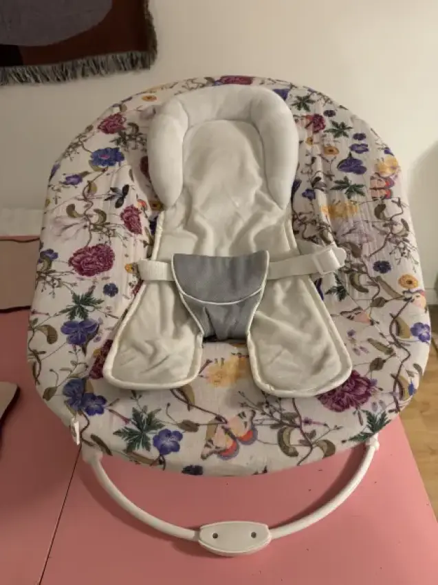 Hauck Alpha Bouncer mit Bezug Blumen