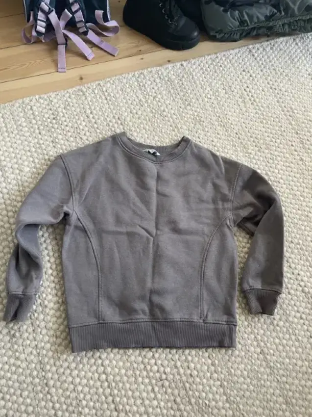 Sweatshirt