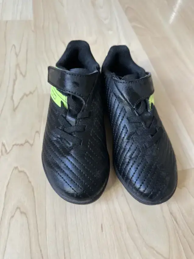 Kipsta Fußballschuhe 25 wie neu