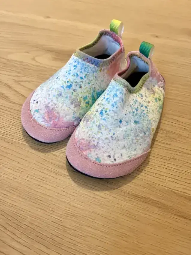 Badeschuh rosa/Regenbogen